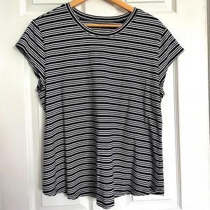 UNIVERSAL STANDARD Ashley Cap Sleeve Tee - size M (18-20)